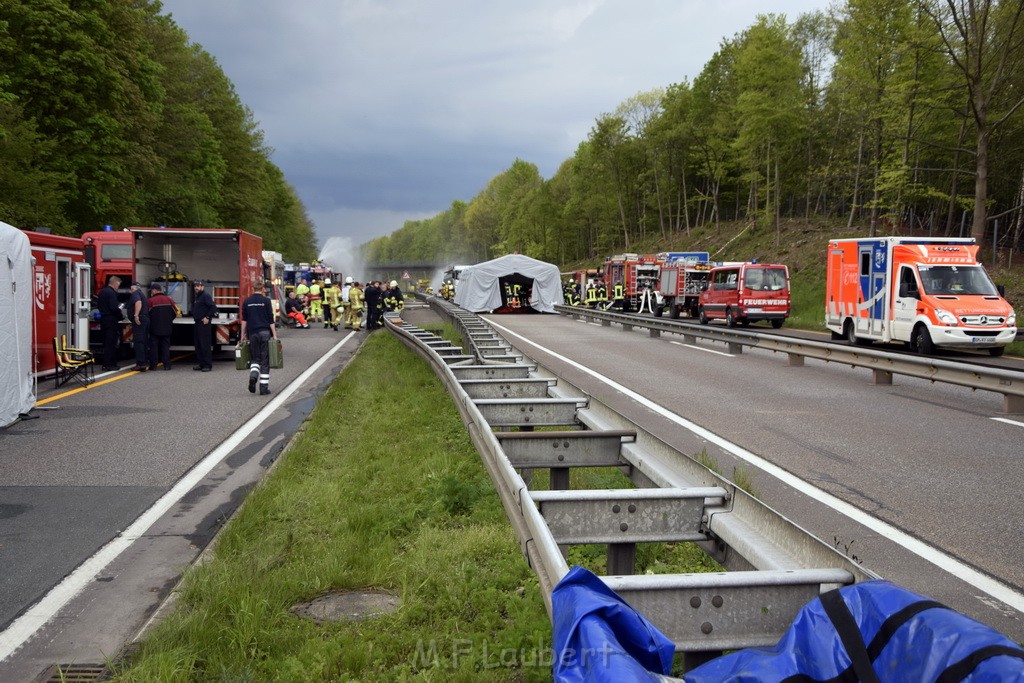 VU Gefahrgut LKW umgestuerzt A 4 Rich Koeln Hoehe AS Gummersbach P085.JPG - Miklos Laubert